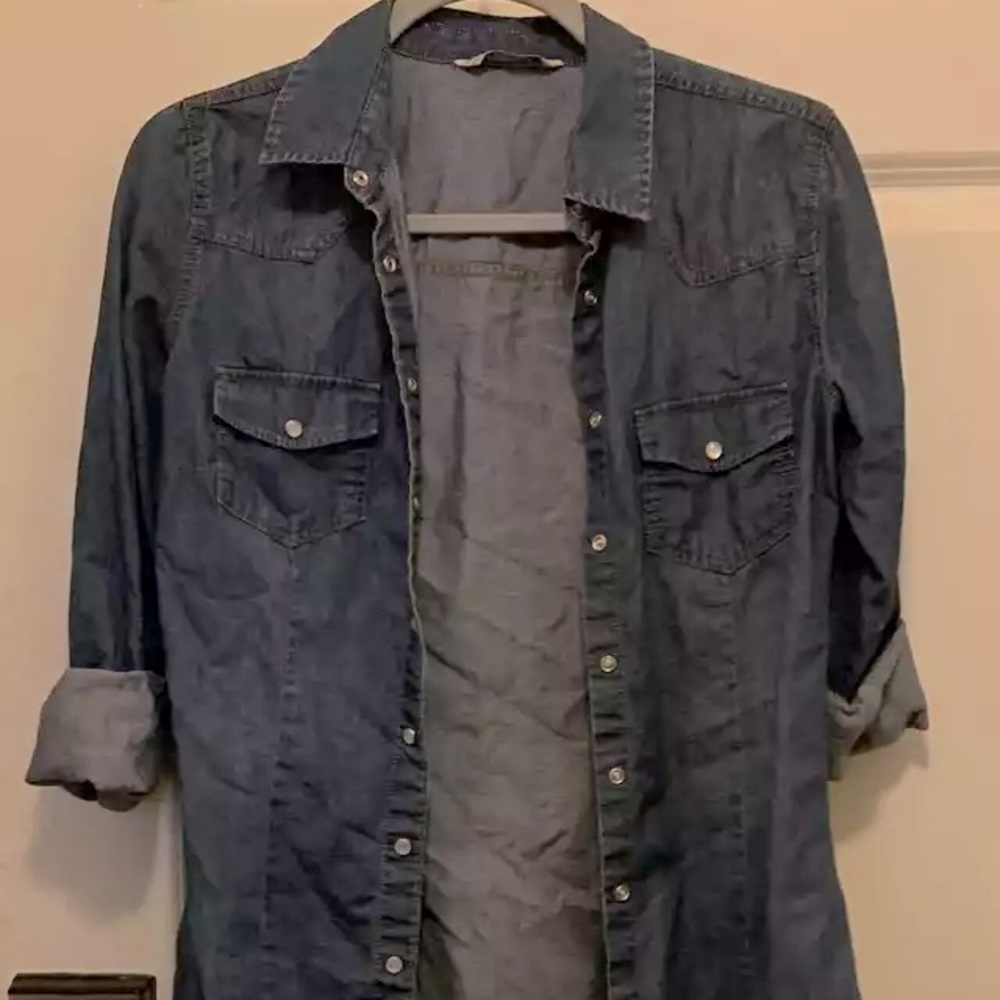 Denim button down shirt with pearl snap buttons